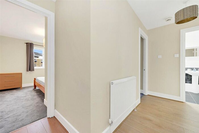 2 Bedroom Apartment To Rent In Victory Place, E14