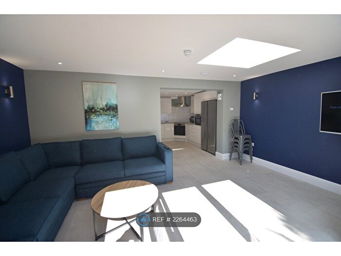 6 Bedroom Terraced House To Rent In Addington Road, Reading, RG1