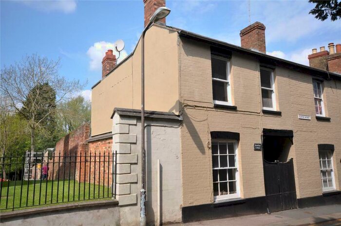 3 Bedroom End Of Terrace House To Rent In Hunter Street, Buckingham, MK18