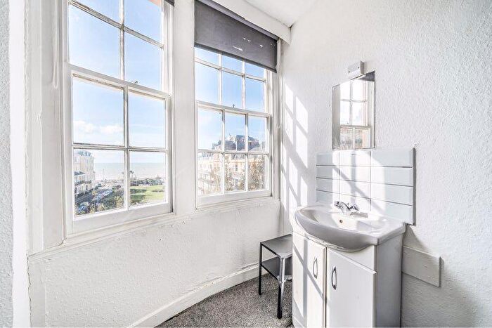 1 Bedroom Detached House To Rent In Bedford Square, Brighton, BN1