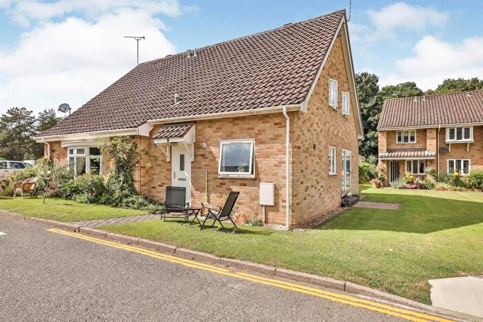 2 Bedroom Semi-Detached Bungalow To Rent In College Lane, Norwich, NR4