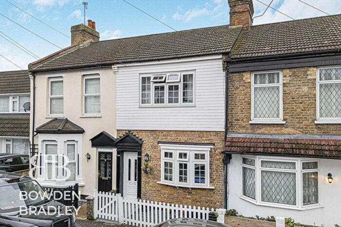 3 Bedroom Terraced House For Sale In Smeaton Road, Woodford Green, IG8