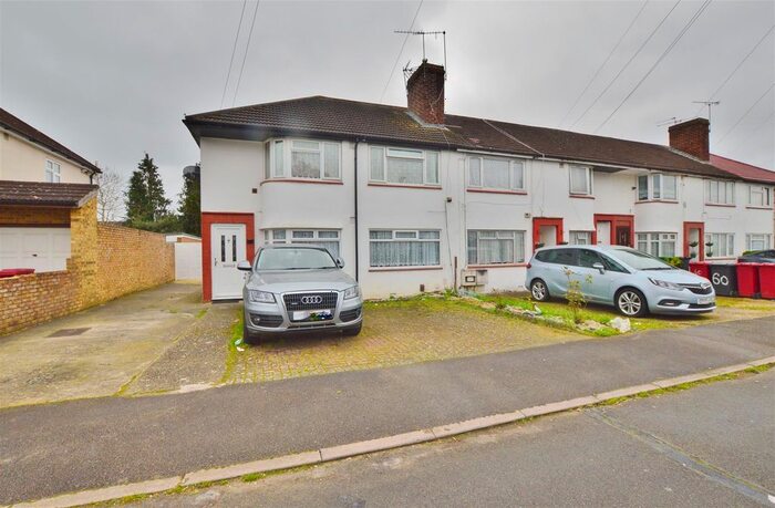 2 Bedroom Maisonette For Sale In Cornwall Avenue, Slough, SL2