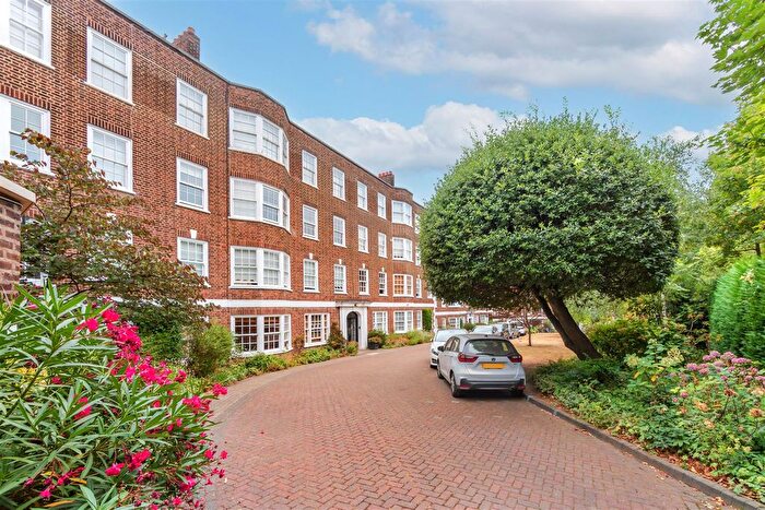 3 Bedroom Flat For Sale In South Grove House, South Grove, Highgate, N6