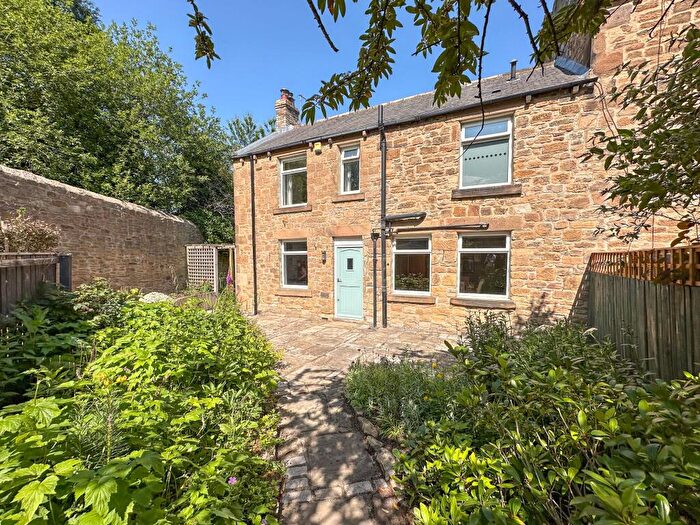 3 Bedroom Semi-Detached House For Sale In Mount Pleasant, Blaydon Bank, Blaydon-on-Tyne, NE21