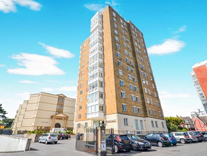2 Bedroom Flat For Sale In West Cliff Road, Bournemouth, BH2
