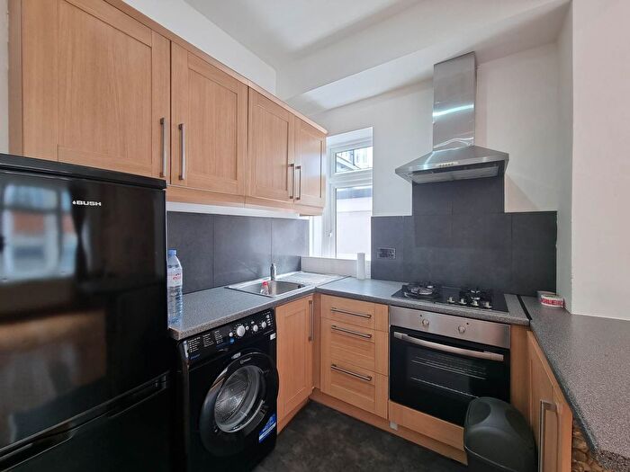 1 Bedroom Flat To Rent In Mayes Road, Wood Green, N22