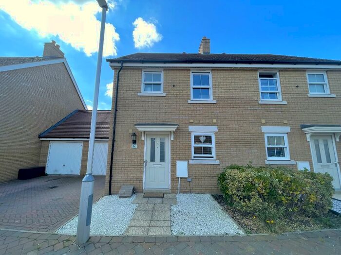 3 Bedroom Semi-Detached House To Rent In Ellicott Grove, Biggleswade, Bedfordshire, SG18