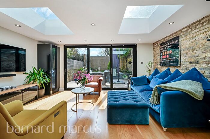 2 Bedroom Flat For Sale In Melrose Road, London, SW18