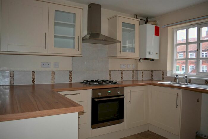 2 Bedroom Town House To Rent In Rowland Road, Scunthorpe DN16