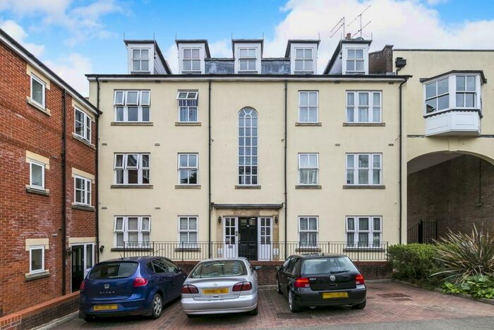 2 Bedroom Property To Rent In Charter Gate, Haywards Heath, RH16