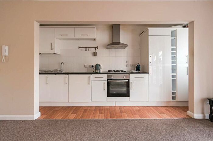 1 Bedroom Flat To Rent In Whales Yard, West Ham Lane, Stratford, London, E15