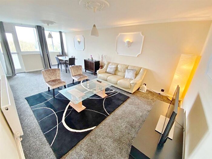 2 Bedroom Flat To Rent In Kenilworth Court, Coventry, CV3