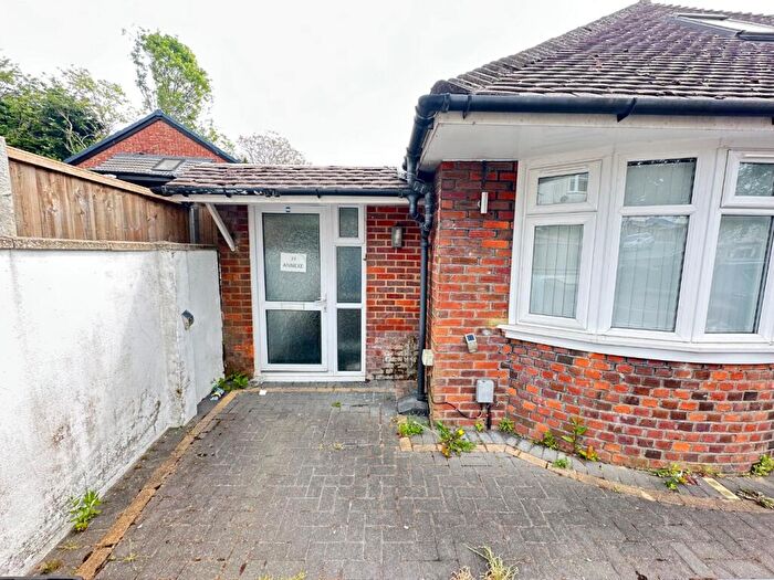 1 Bedroom Semi-Detached House To Rent In Annexe, Preston Gardens, Luton, Bedfordshire, LU2