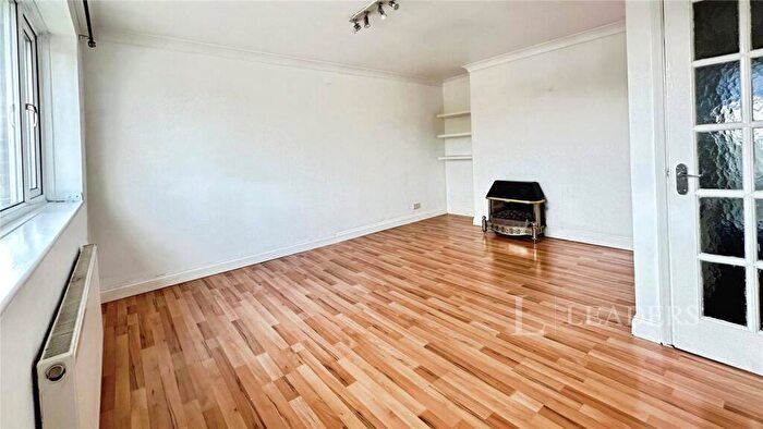 2 Bedroom Flat To Rent In Deep Denes, Luton, Bedfordshire, LU2