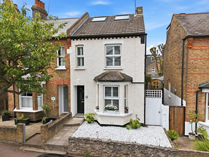 5 Bedroom House For Sale In Halstead Road, Wanstead, E11