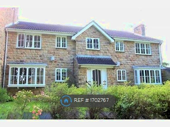 2 Bedroom Flat To Rent In Stonefield, Scarcroft, Leeds, LS14