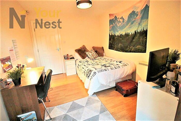 6 Bedroom Apartment To Rent In Cardigan Road, Hyde Park, Leeds, LS6