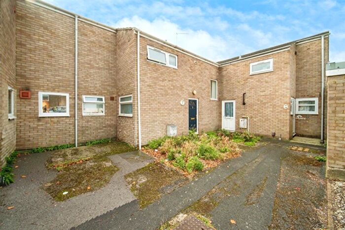 3 Bedroom Terraced House For Sale In Sycamore Way, Basingstoke, RG23