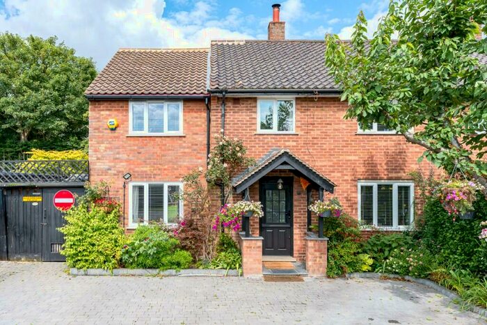 4 Bedroom Semi-Detached House For Sale In Goddards Close, Hertford, SG13