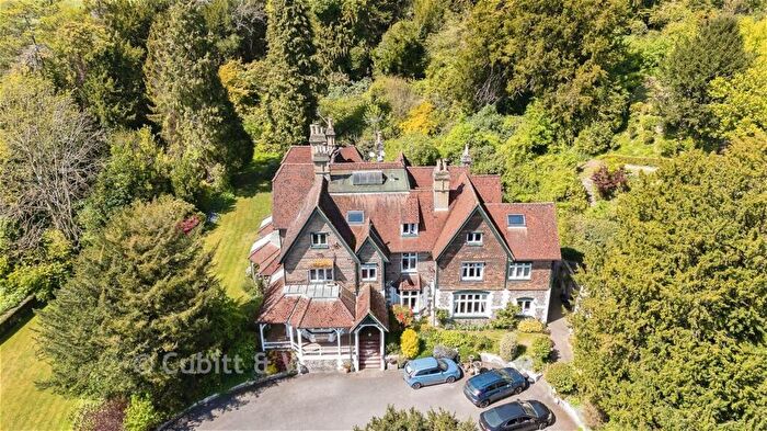 1 Bedroom Flat For Sale In Old Reigate Road, Dorking, Surrey, RH4