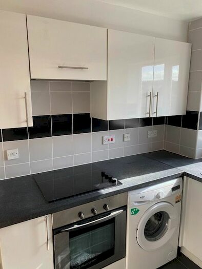 2 Bedroom Flat To Rent In Richens Close, Hounslow, TW3