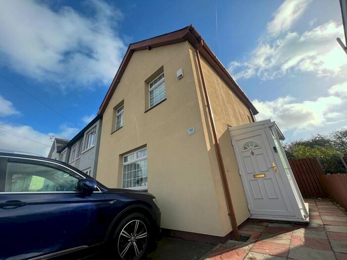 3 Bedroom Property To Rent In Tweedsmuir Road, Splott, Cardiff, CF24