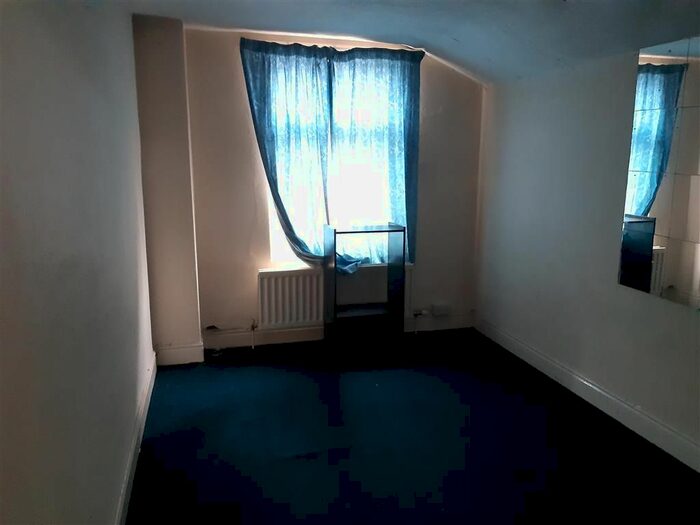 3 Bedroom Terraced House For Sale In Garnet Street, Middlesbrough, TS1