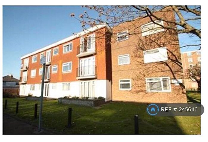 2 Bedroom Flat To Rent In Norfolk Court, Worthing, BN11