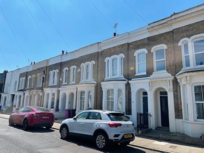 4 Bedroom Terraced House To Rent In Clinton Road, Mile End, London, E3