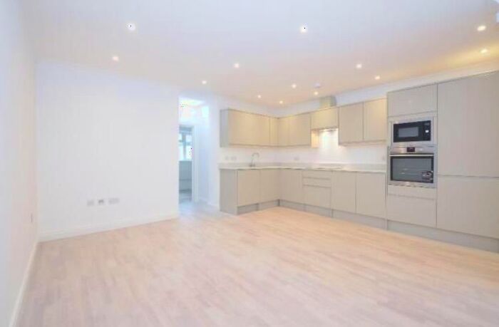 2 Bedroom Flat To Rent In Baker Street, Weybridge, KT13