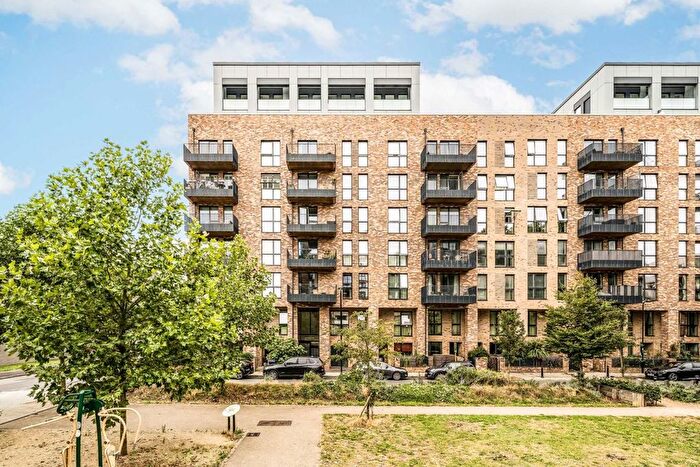 3 Bedroom Flat To Rent In Whelan Road, Acton, W3