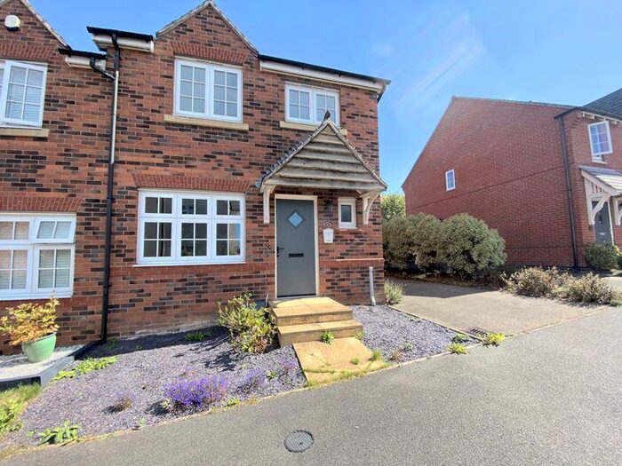 3 Bedroom Semi-Detached House To Rent In Ashford Way, Swadlincote, DE11