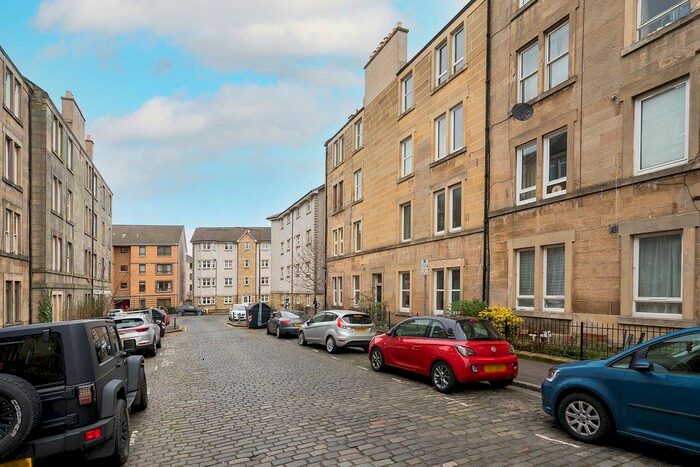 2 Bedroom Flat To Rent In Cathcart Place, Dalry, Edinburgh, EH11