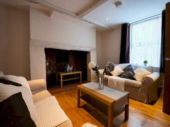 4 Bedroom House To Rent In King Street, Canterbury, Kent, CT1