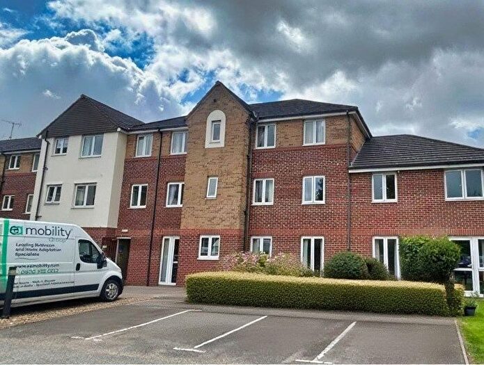 2 Bedroom Flat For Sale In Cabourne Avenue, Lincoln, LN2