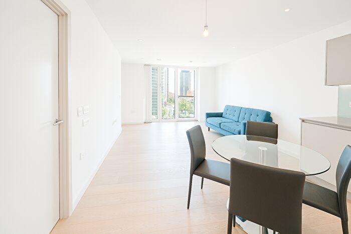 1 Bedroom Flat To Rent In St. Gabriel Walk, Elephant And Castle, London, SE1