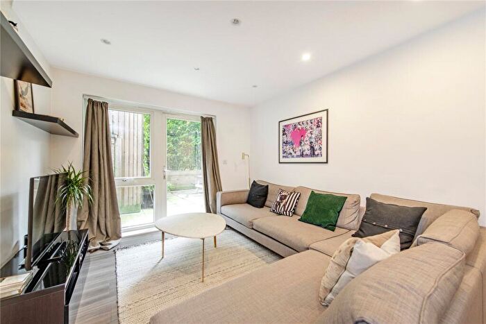 2 Bedroom Flat To Rent In Loxford Gardens, Islington, N5