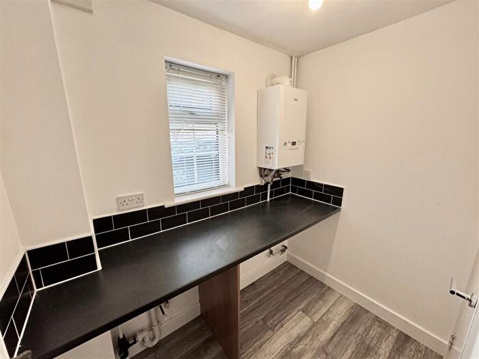 2 Bedroom Apartment To Rent In Cornfall Place, Barnsley, S70