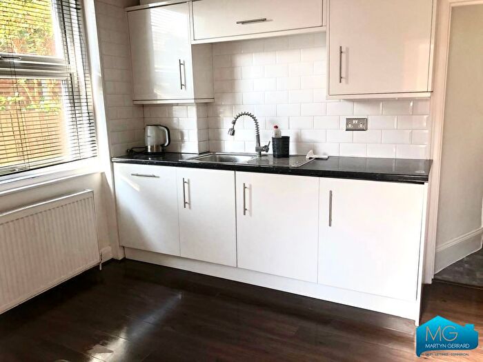 2 Bedroom Flat To Rent In Kitchener Road, East Finchley, London, N2