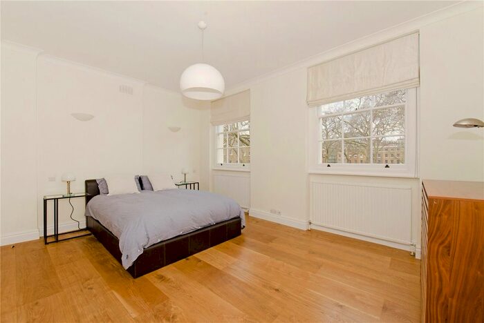 3 Bedroom Flat To Rent In Connaught Square, Hyde Park, London, W2