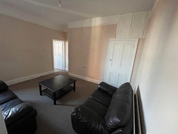 2 Bedroom Flat To Rent In Wingrove Avenue, Newcastle Upon Tyne, NE4