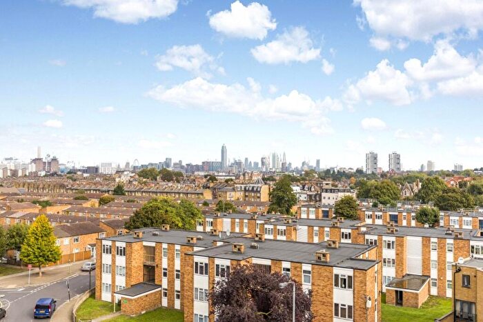 1 Bedroom Apartment For Sale In Ashley Crescent, Lavender Hill, London, SW11