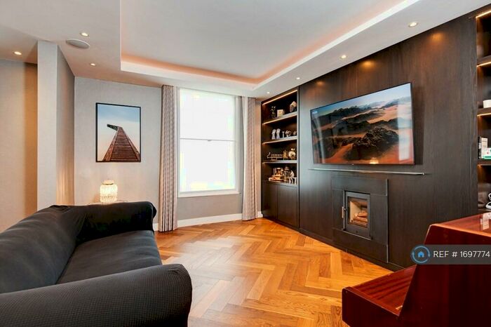 3 Bedroom Penthouse To Rent In Dudley Court, London, NW11