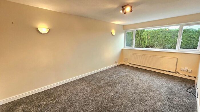 2 Bedroom Bungalow To Rent In Manifold Drive, Nottingham, NG16