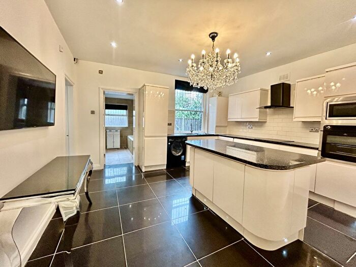 2 Bedroom Flat To Rent In Ullet Road, Liverpool, L17