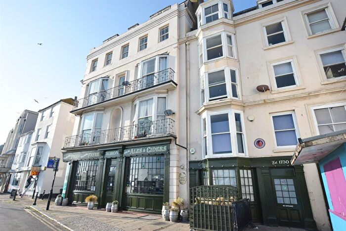 2 Bedroom Flat For Sale In Albion Lane, Hastings, TN34