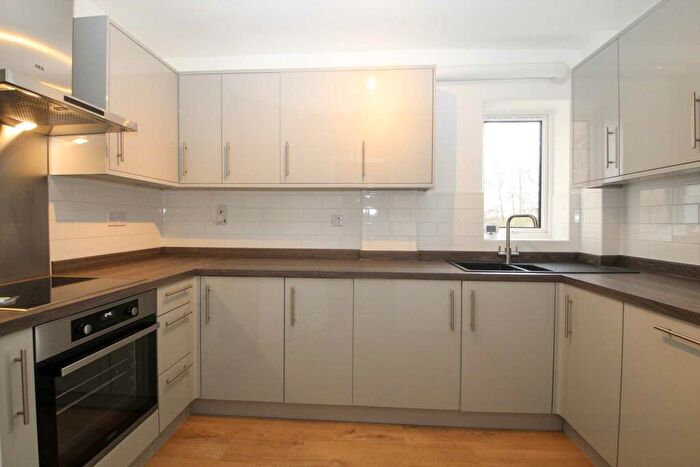 2 Bedroom Apartment To Rent In Boxmoor Village, HP1