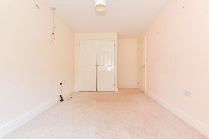 2 Bedroom Flat For Sale In Ashford Road, Canterbury, Kent, CT1