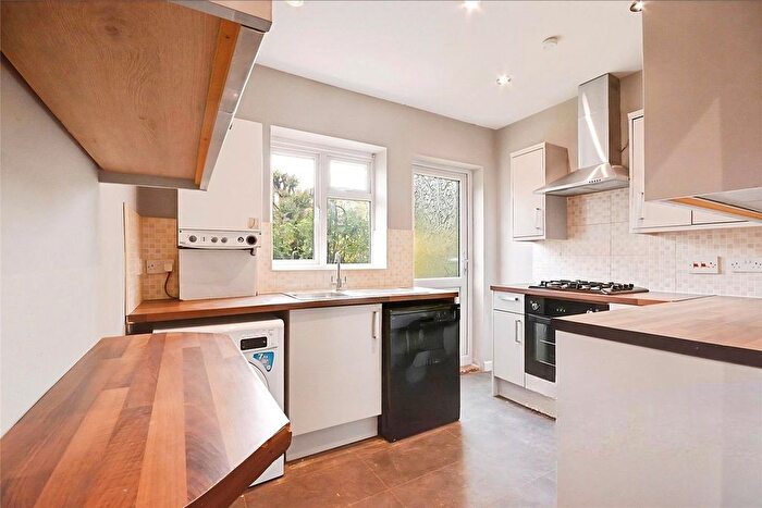 2 Bedroom Flat To Rent In Otterburn Gardens, Isleworth, TW7